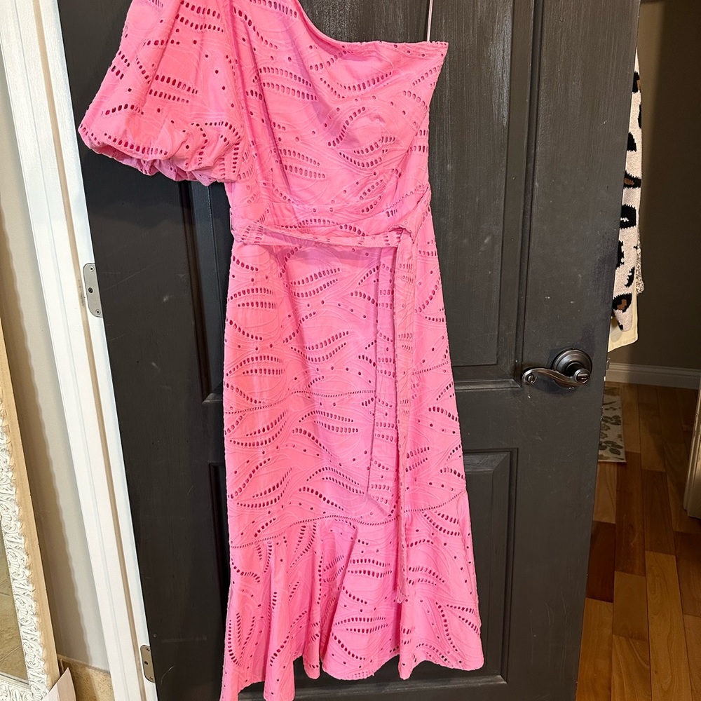 Beautiful pink eyelet dress!